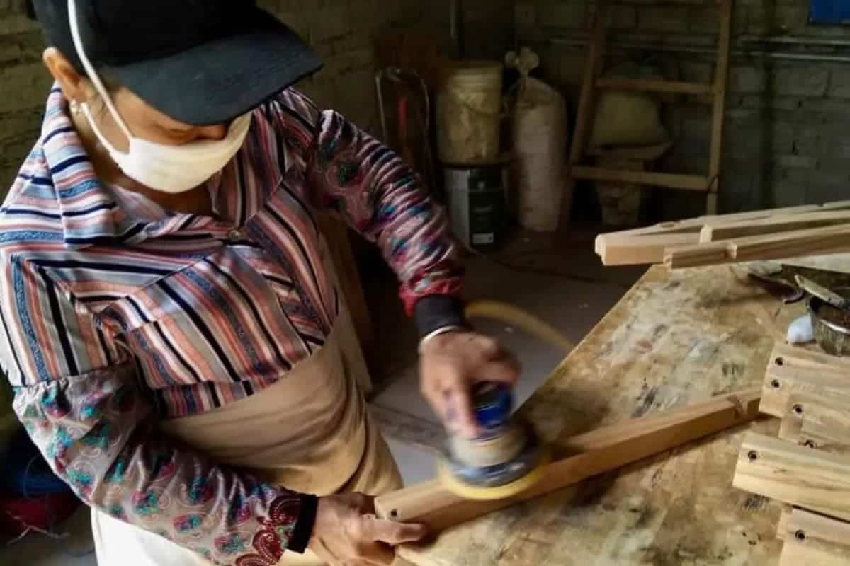 Factory workers producing furniture in a Chinese furniture factory.